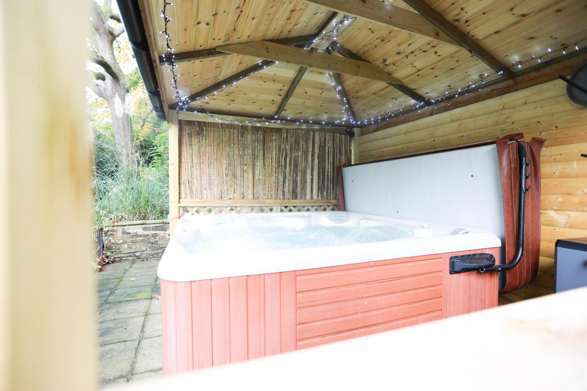 Апартаменты Woodside Ash Hot Tub & Pool Бидефорд Экстерьер фото